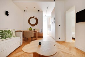 TV, offices - Belleville republique (Paris)
