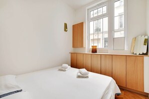 1 bedroom, iron/ironing board, WiFi, bed sheets - Belleville republique (Paris)