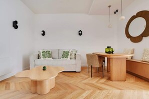 Interior - Belleville republique (Paris)