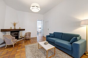 Fernseher, Kamin