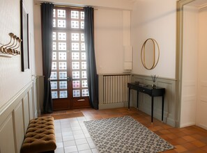 Interior - Holiday Home “La Maison De Famille” with Private Terrace, Garden & Wi-Fi (Luçon)