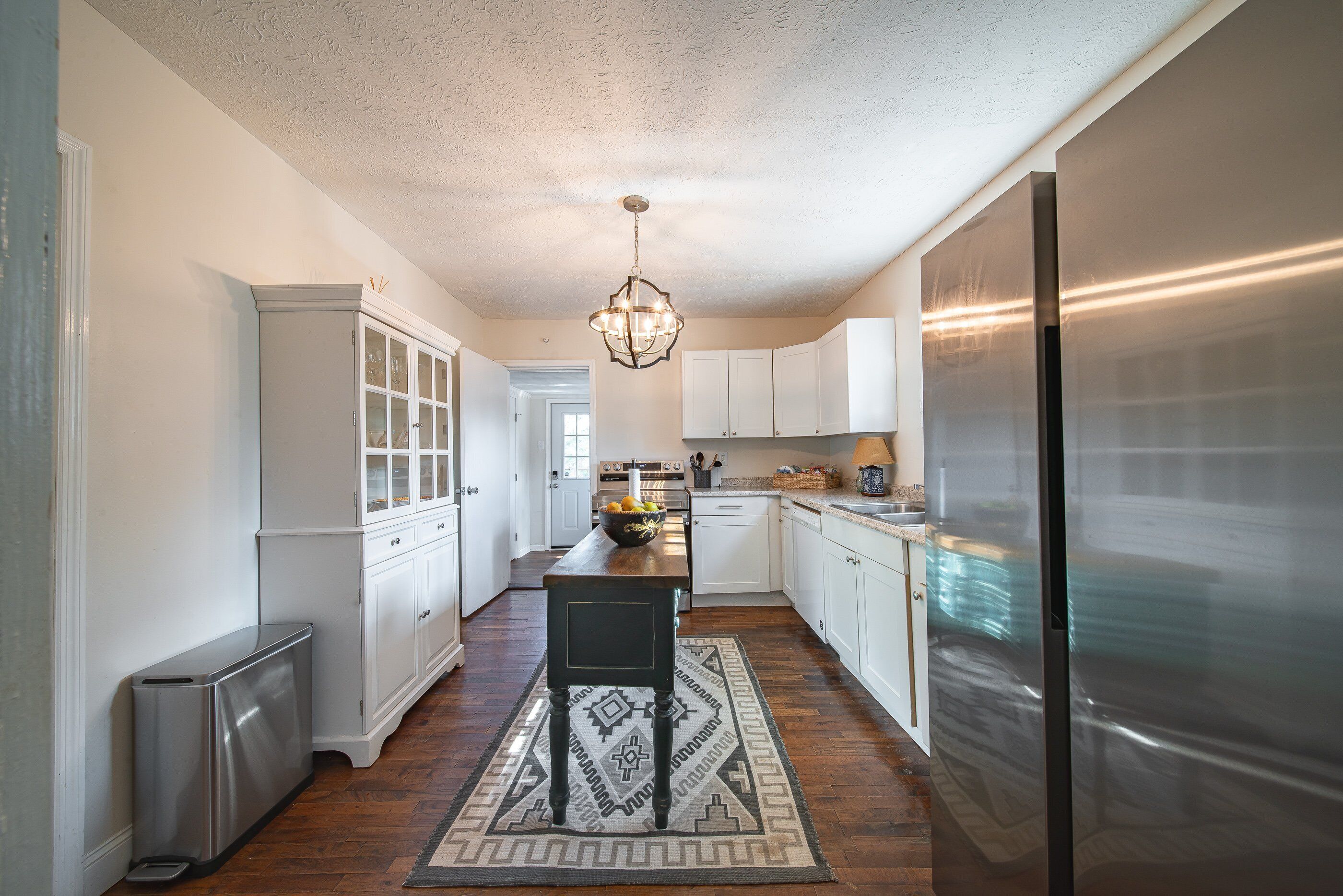 Jääkaappi, mikroaaltouuni, uuni, astianpesukone