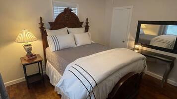 3 slaapkamers, een strijkplank/strijkijzer, gratis wifi, beddengoed