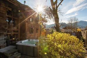 Outdoor spa tub - Alptitude Mazot Greffiers - luxury 3-bedroom chalet in the heart of Montriond (Montriond)