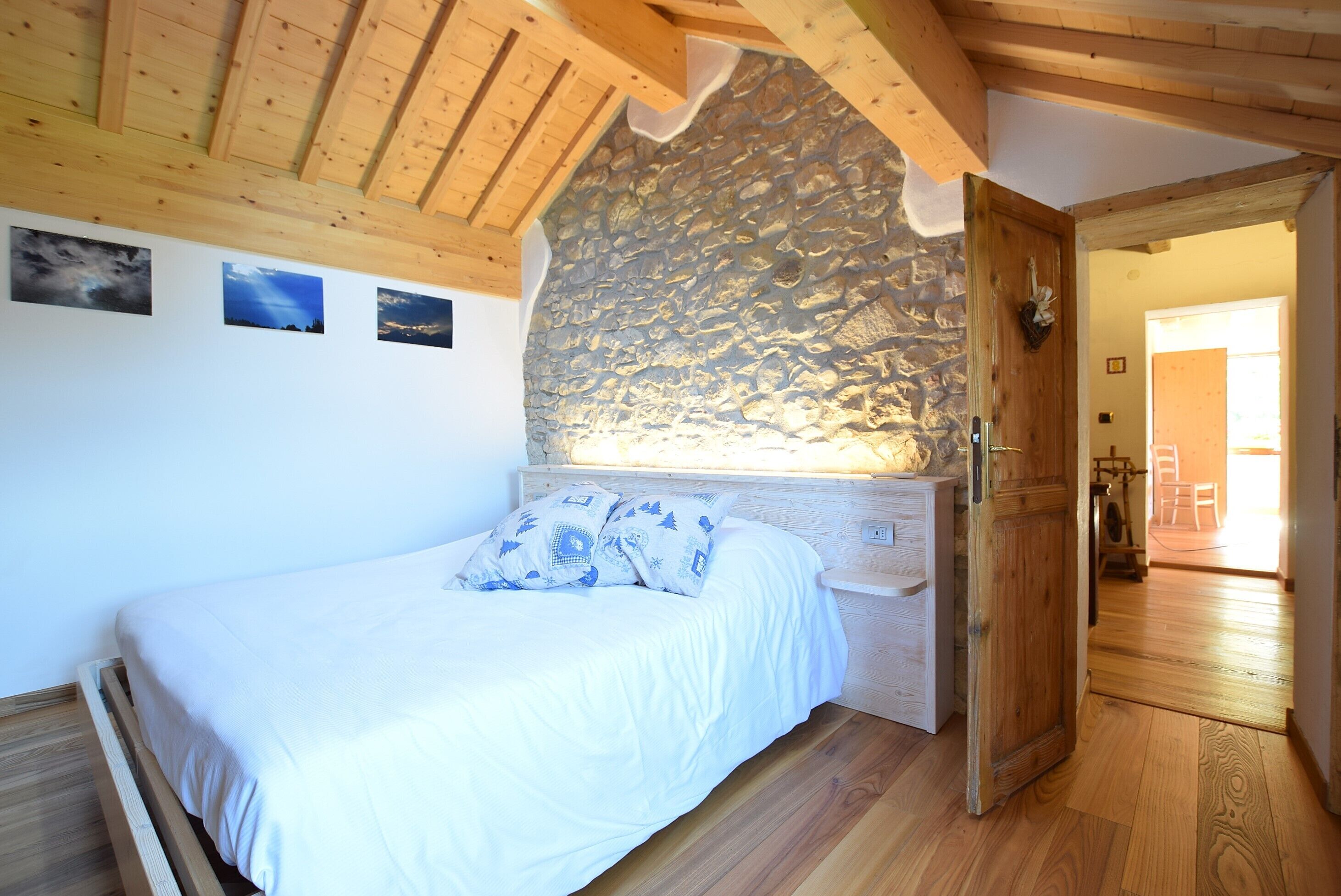 Free cots/infant beds, free WiFi, bed sheets