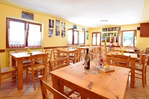 Cabane, vue montagne | Salle à manger