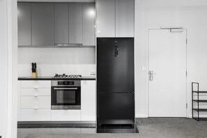 Apartment | Private kitchen - City Stay Steps From Yarra River Walks (Melbourne)