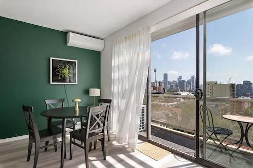 Bright Stay in Sydney With Harbour Bridge Views