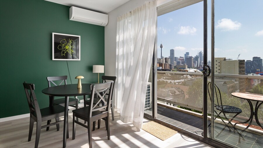 Bright Stay in Sydney With Harbour Bridge Views