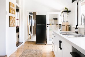 Fridge, microwave, oven, stovetop - Stylish Beachside Bungalow I Sauna I Outdoor Bath (Glenelg North)