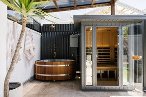 Property grounds - Stylish Beachside Bungalow I Sauna I Outdoor Bath (Glenelg North)