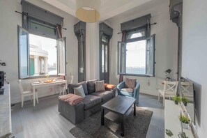 Apartamento, vistas a la ciudad | Zona de estar