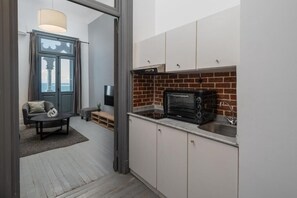 Apartment, 1 Bedroom, Sea View | Private kitchen | Fridge, microwave, stovetop, cookware/dishes/utensils