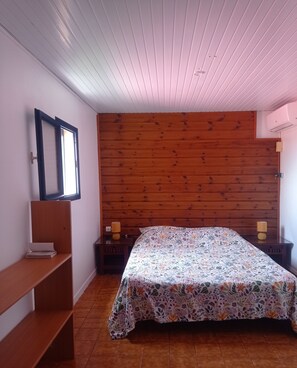 1 habitación, tabla de planchar con plancha, wifi y ropa de cama 