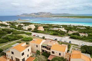 Exterior - Elegant and well furnished two-room apartment of about 40 square meters to the first floor located a short distance from the sea.It consists of a living room with sofas and single pull-out beds and an equipped kitchen, a bedroom with a double bed reachab (Stintino)