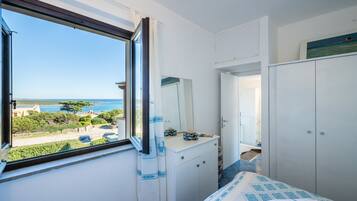 1 Schlafzimmer, Reisekinderbett