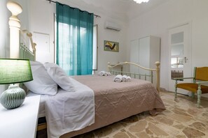 4 bedrooms, iron/ironing board