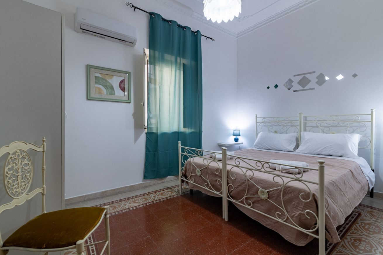 4 bedrooms, iron/ironing board