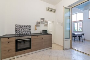 Fridge, microwave