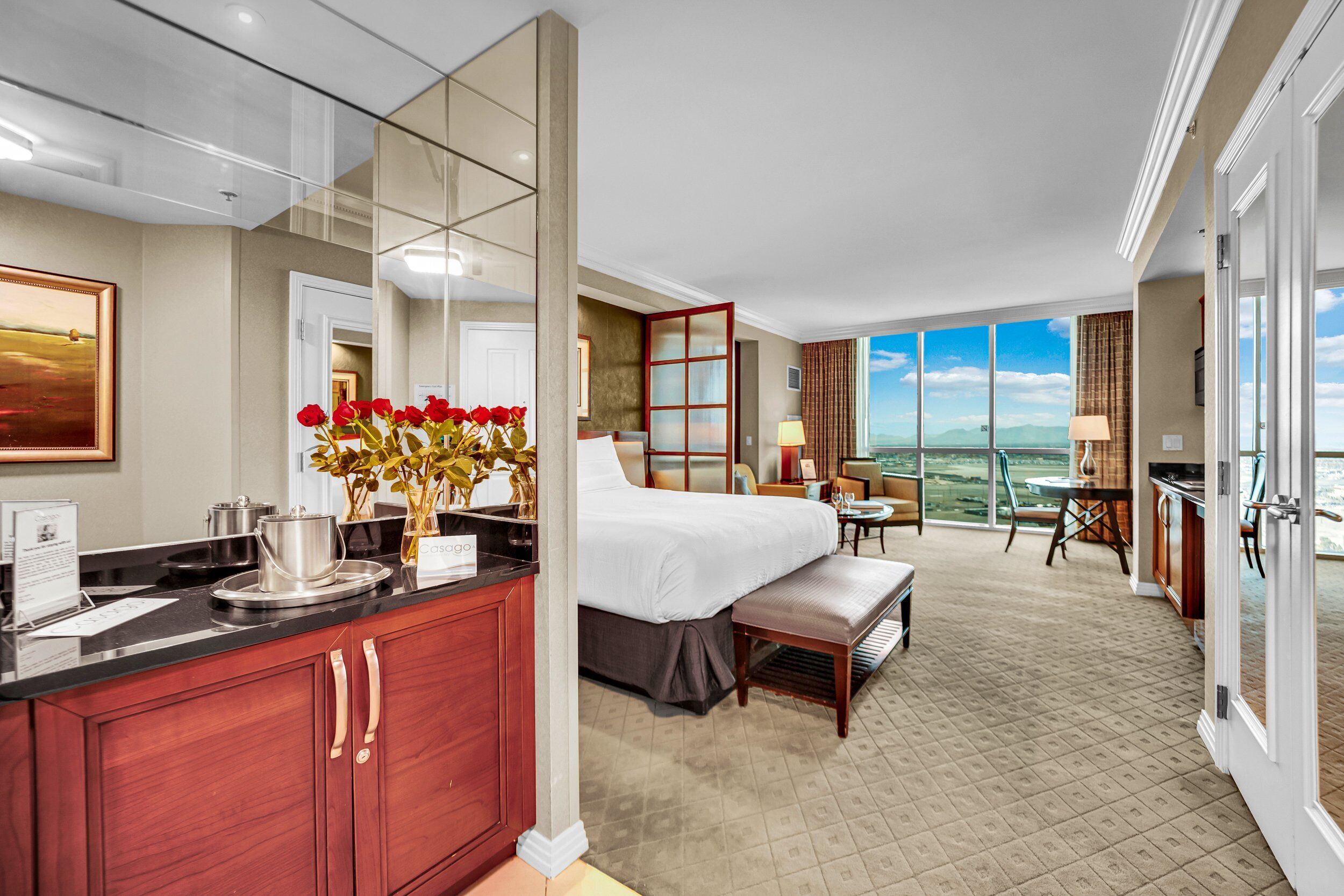 Bureau, fer et planche à repasser, Wi-Fi gratuit, draps fournis