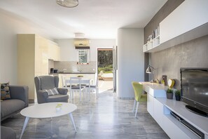 TV, DVD player - Pigi Paradise - Hermes 3, cozy, next to the pool (Arkadi)