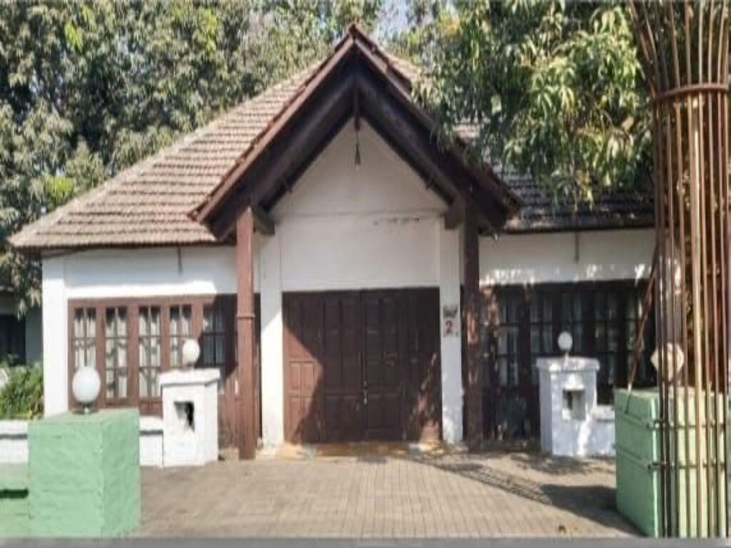 2 BHK Villa | Desk, bed sheets