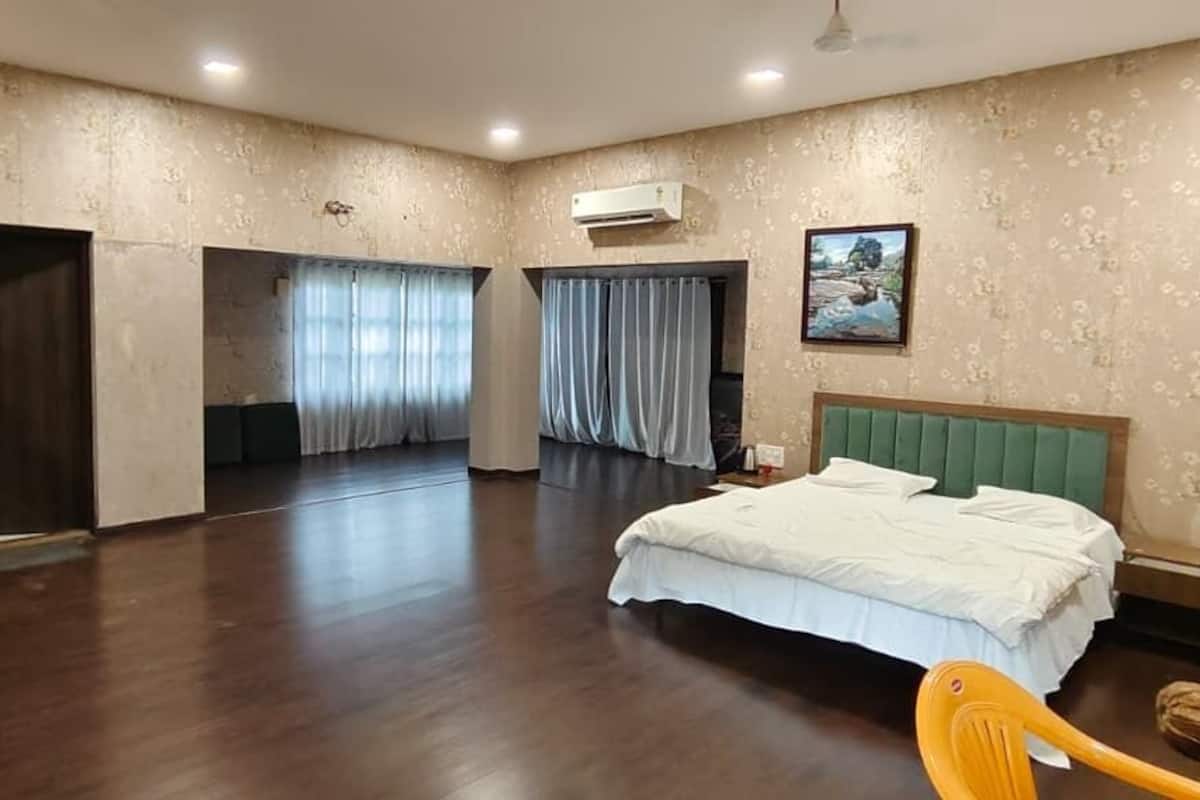 Escritorio y ropa de cama