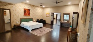 Villa | Escritorio y ropa de cama 