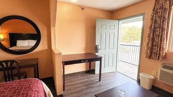 1 habitación, tabla de planchar con plancha, wifi gratis y ropa de cama