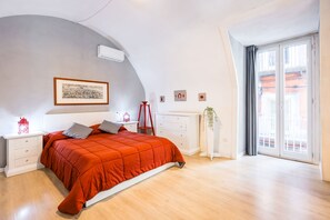 2 bedrooms, bed sheets - O Panaro Lucky Flat by NapoliApartments (Naples)
