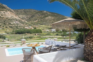 Deluxe Suite, Pool View | Mountain view
