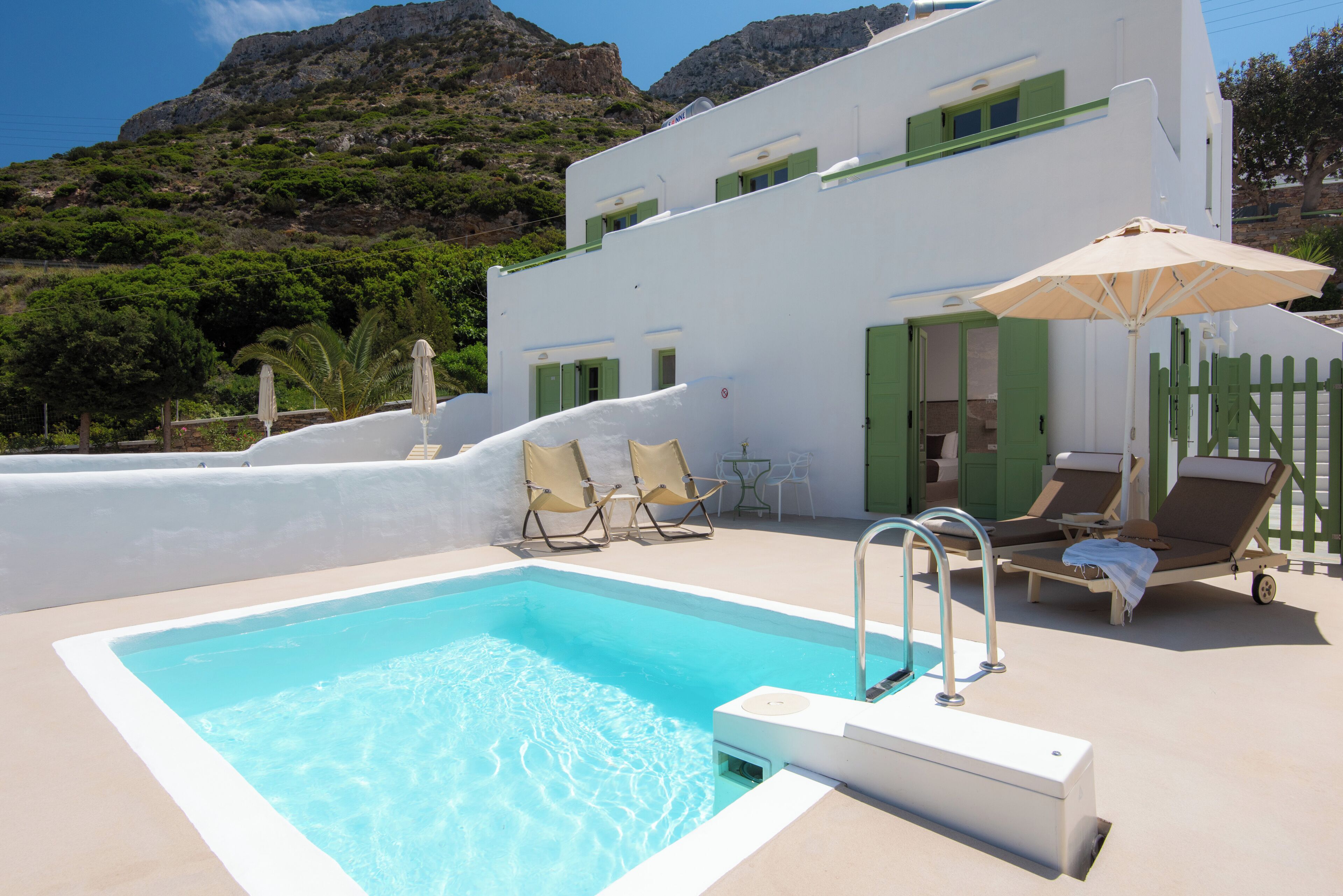 Superior Suite, Pool View | In-room safe, free WiFi