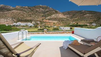 جناح سوبيريور - بمنظر للمسبح | شرفة/رواق