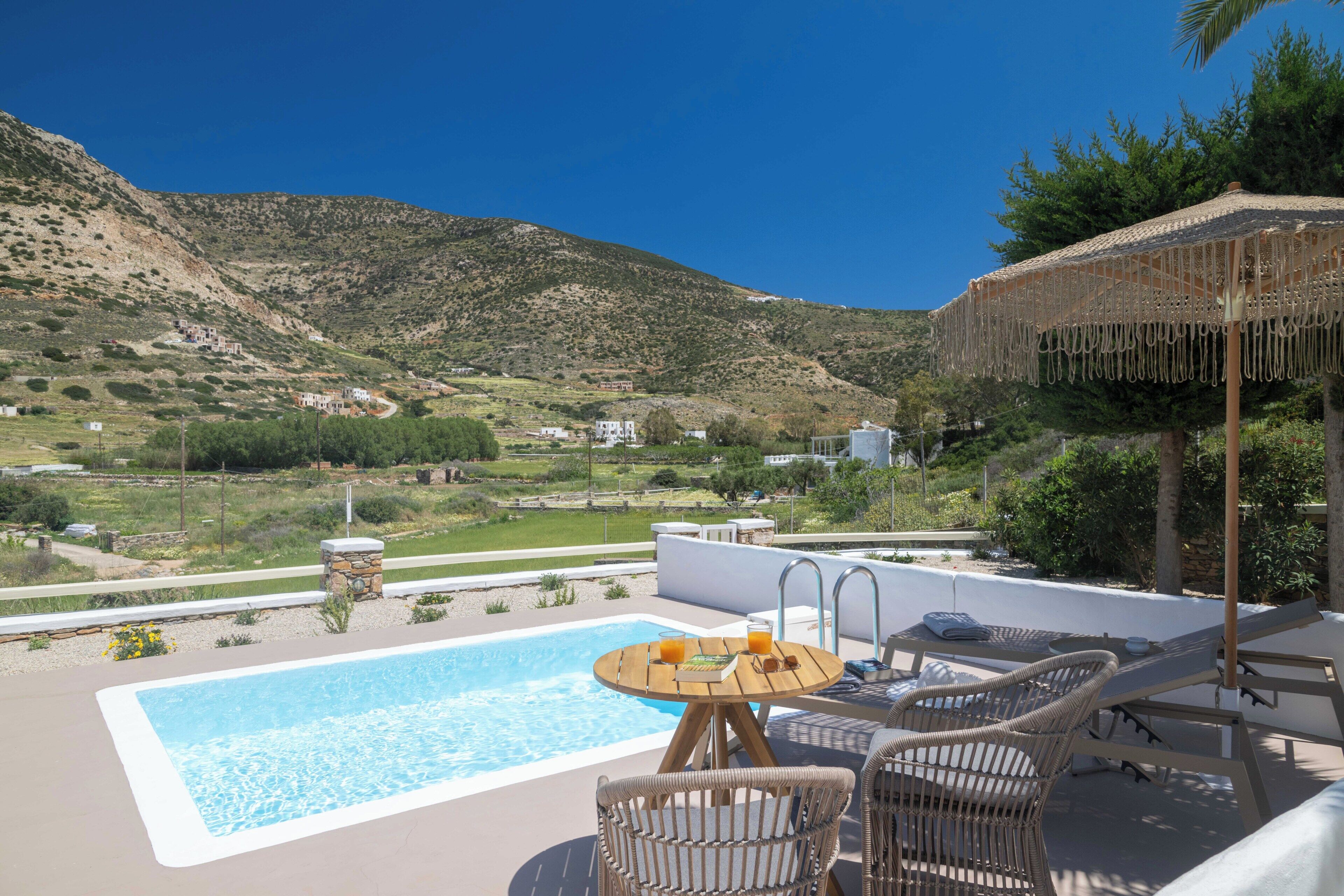 Deluxe Suite, Pool View | Teres/patio
