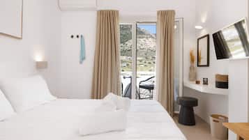Junior Suite, Balcony, Sea View | In-room safe, free WiFi