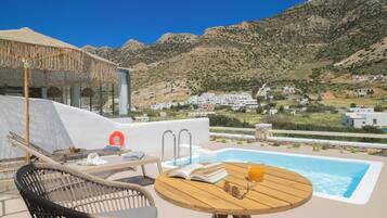Suite superior, vistas a la piscina | Vistas a la montaña