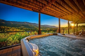 Outdoor spa tub - Mountain Melody – Luxe 4-Bedroom Retreat - VIEWS, 2 Hot Tubs, Chefs Kitchen, Game Room (Gatlinburg)