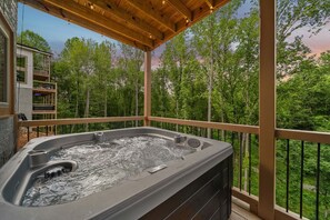 Outdoor spa tub - Stay and Sway with Indoor Pool, Hot Tub, Putting Greens & Fire Pit (Sevierville)