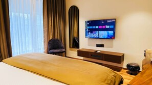Habitació doble Deluxe, vistes a la ciutat | Escriptori, espai de treball apte per a portàtils i wifi gratuïta 