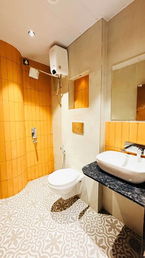 Deluxe Double Room, City View | Bathroom | Separate bathtub and shower, towels, soap, shampoo
