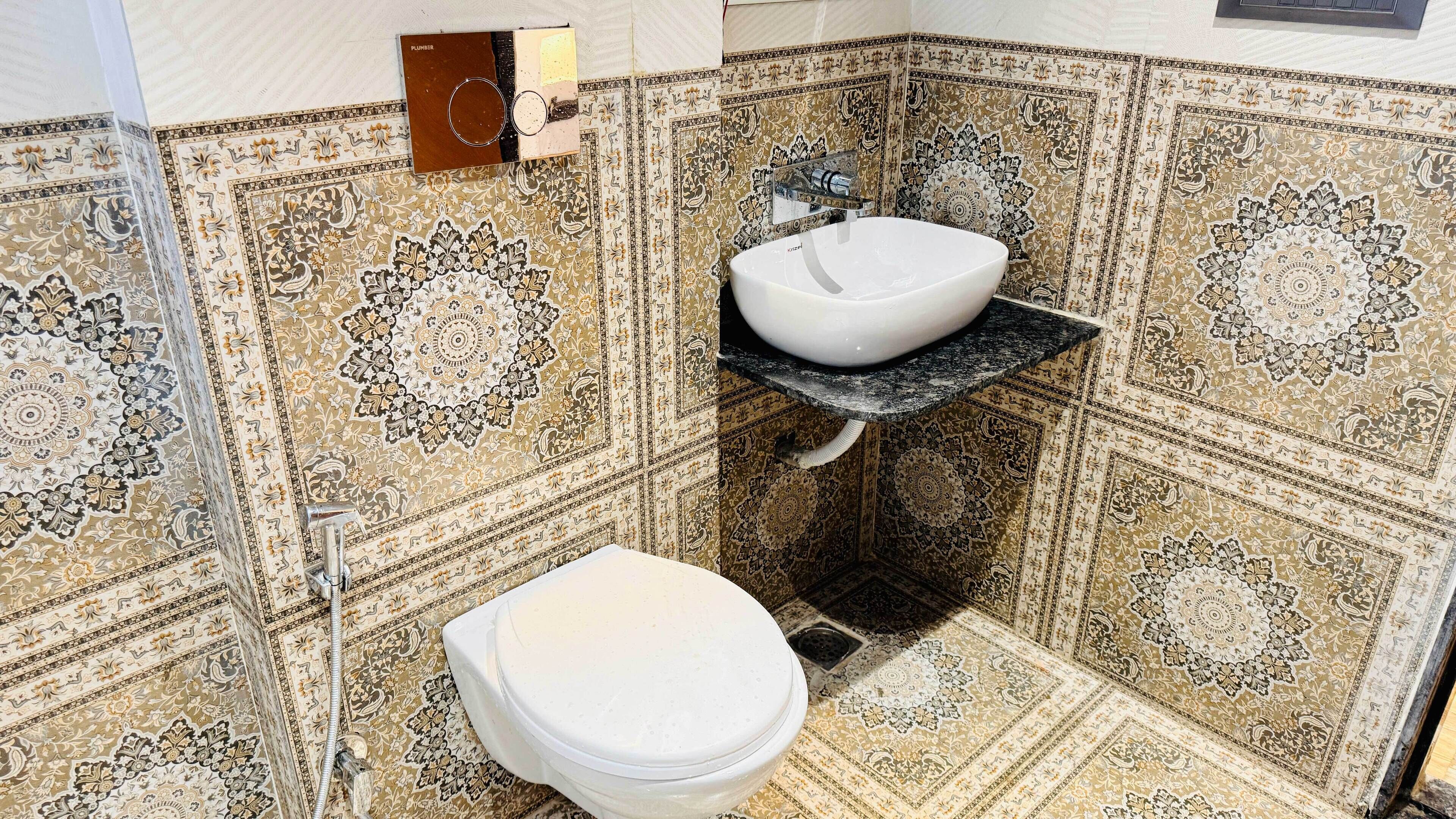 Family Studio Suite, City View | Bathroom | Separate bathtub and shower, towels, soap, shampoo