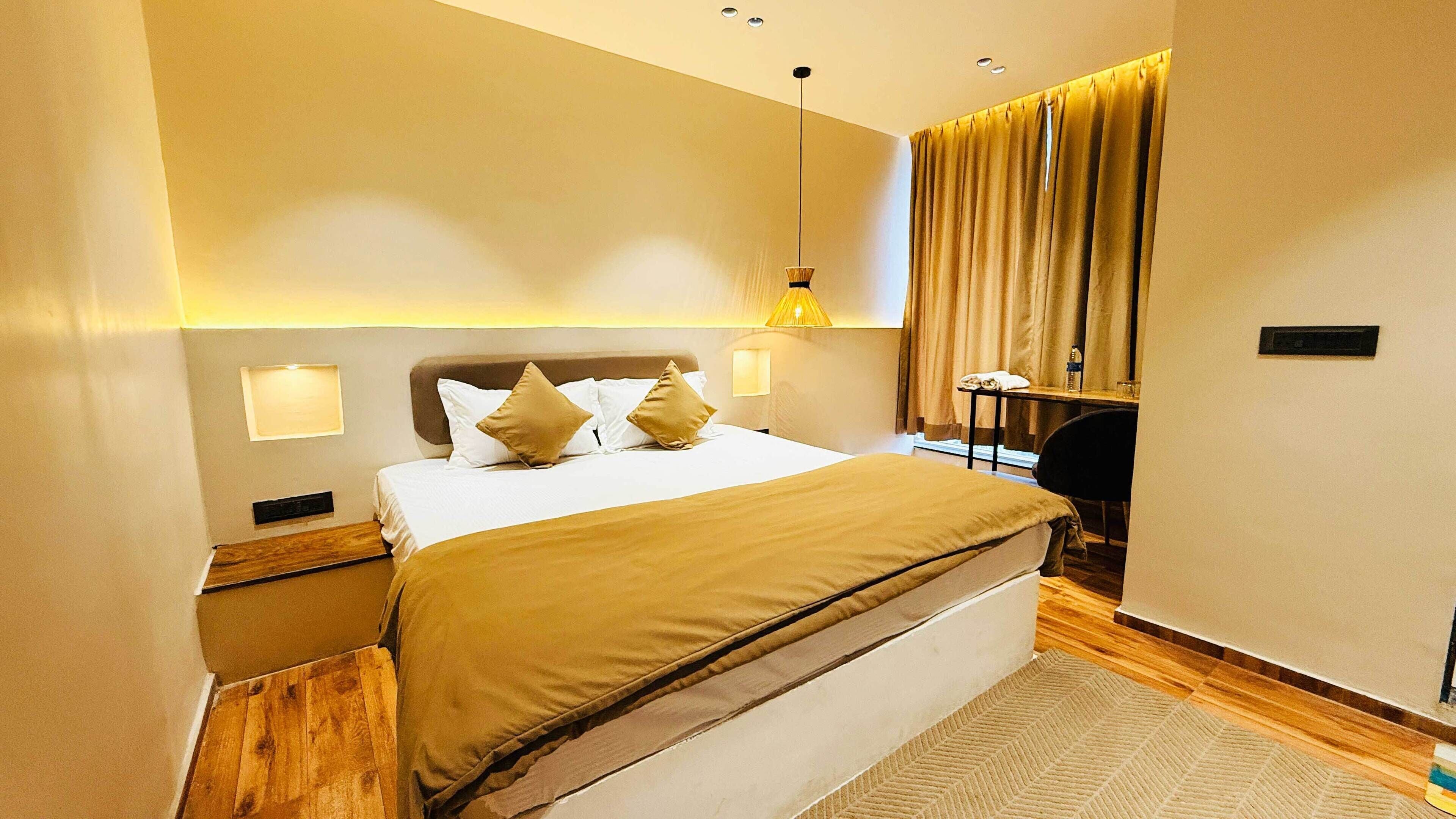 Escritorio, espacio para trabajar con laptop y wifi gratis 