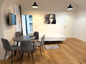 TV - City Vienna Hirsch Apartment  (Vienna)