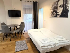 TV - City Vienna Hirsch Apartment  (Vienna)