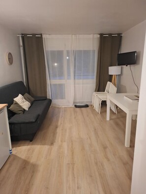 Living area - 6-person apartment at the foot of the slopes (Eaux-Bonnes)