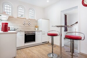 Køleskab, ovn, kogeplade, opvaskemaskine