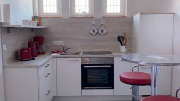 Kühlschrank, Ofen, Herdplatte, Geschirrspüler