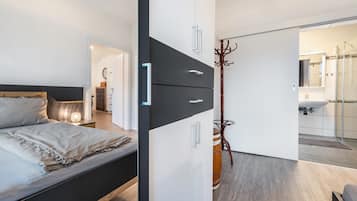 2 bedrooms, WiFi, bed sheets, wheelchair access