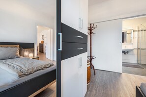 2 bedrooms, WiFi, bed sheets, wheelchair access