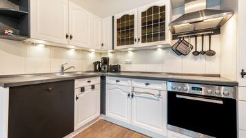 Kühlschrank, Ofen, Herdplatte, Geschirrspüler